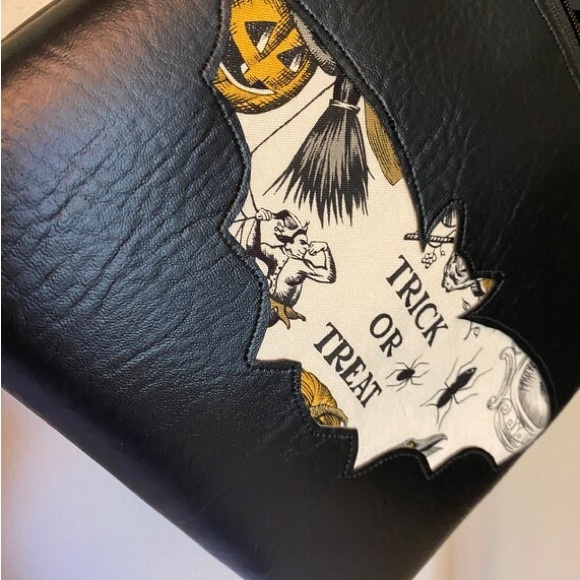 Halloween bat crossbody purse - Picture 3 of 5